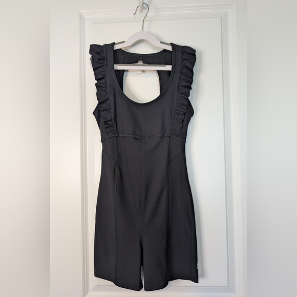 FP Movement by Free People Pants - Free People Movement Ruffle Me Up Shortie Black Size XS